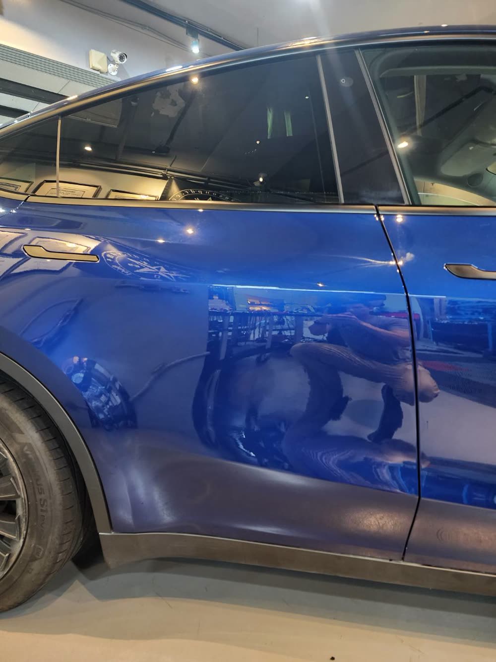 Tesla 鋁合金車門凹痕修復後保留原廠漆