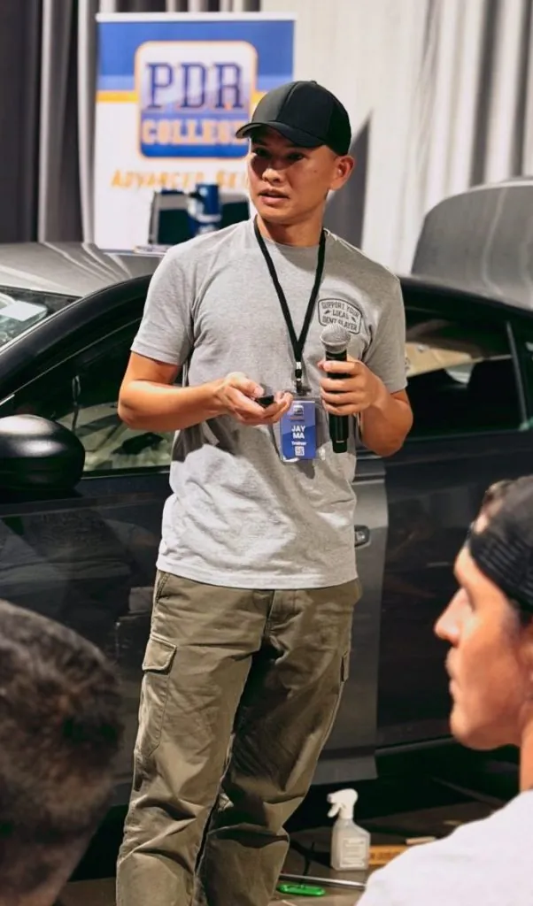 卓越凹痕修復小馬Jay Ma：這次我受邀以講師身份登台，分享「如何在不拆門的情況下修復大型撞擊凹痕」以及「如何運用社群經營打造品牌影響力」。能與世界級講師並肩，是我生涯中最令人驕傲的時刻。