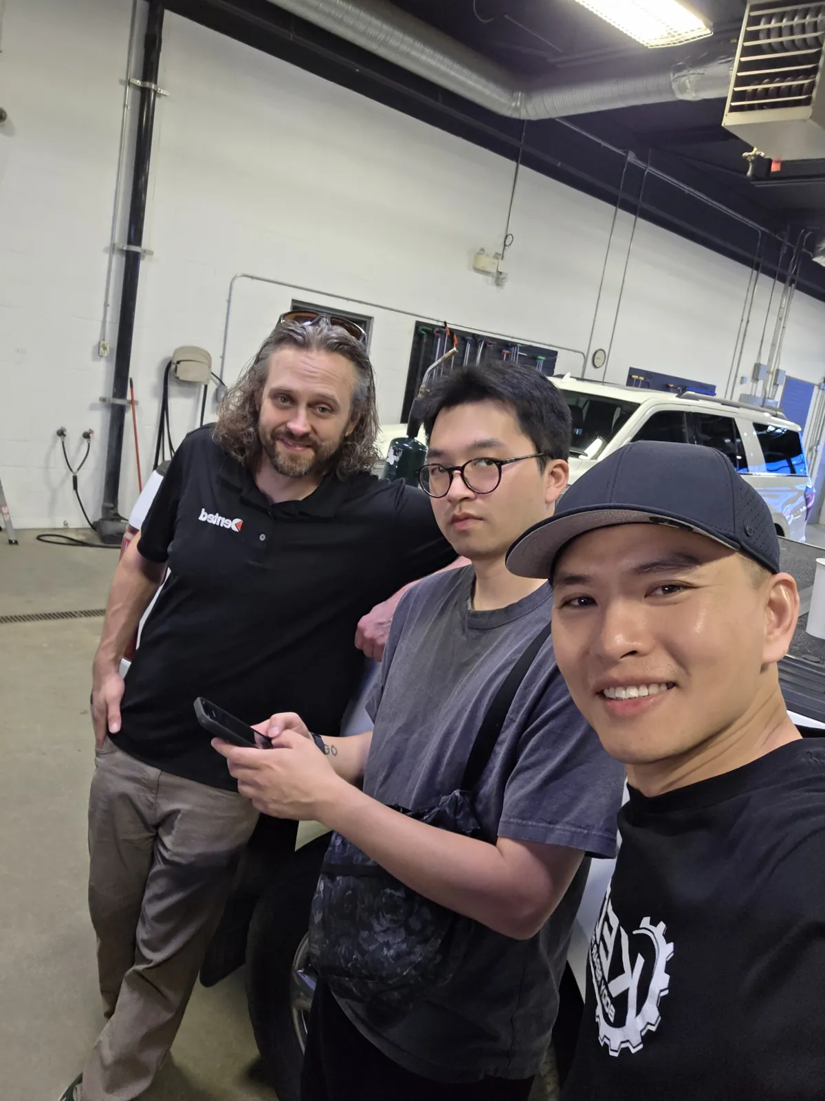 Josh、學員 Roy 與 Jay Ma 合照