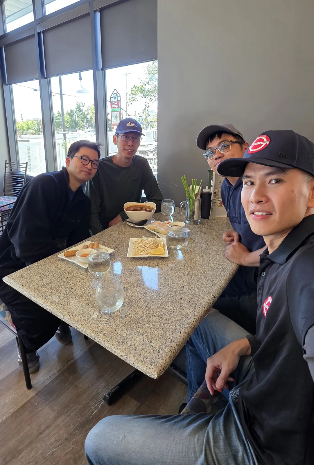 Jay Ma 與三位加拿大學員 Leo、Roy、Michael 合影