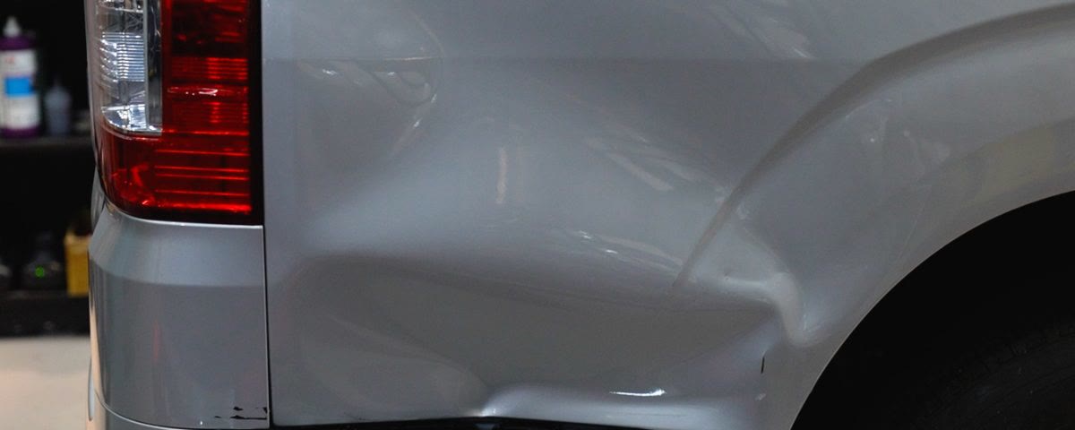 Toyota HIACE 後葉板大撞扭曲 PDR 微鈑金修復