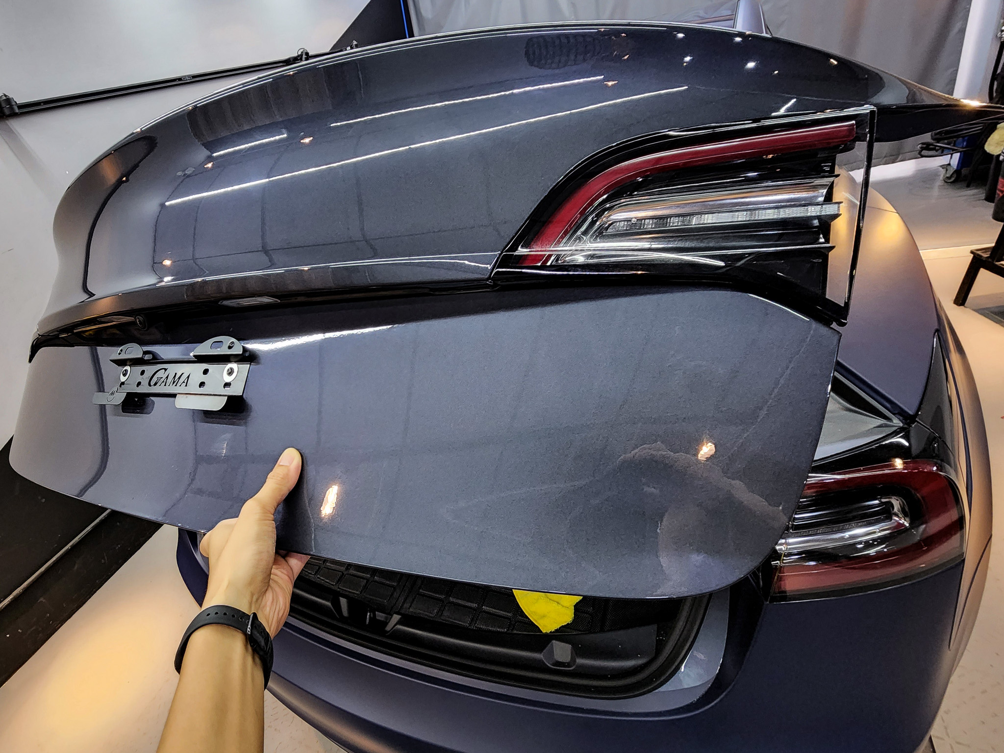 Tesla PDR凹痕修復 — IMI認證電動車技師